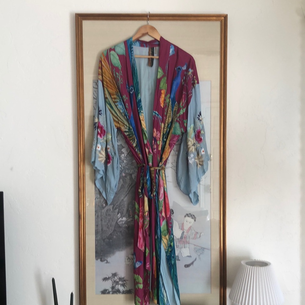 Aratta Robe
